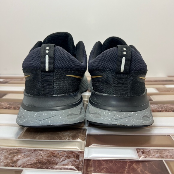 Nike React Infinity Run Flyknit 2(MEN) size 9 - Picture 4 of 16